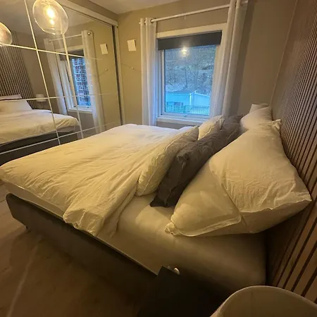 Cozy Modern With Stunning Views & Location 公寓 *