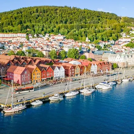 Cozy Modern With Stunning Views & Location Bergen